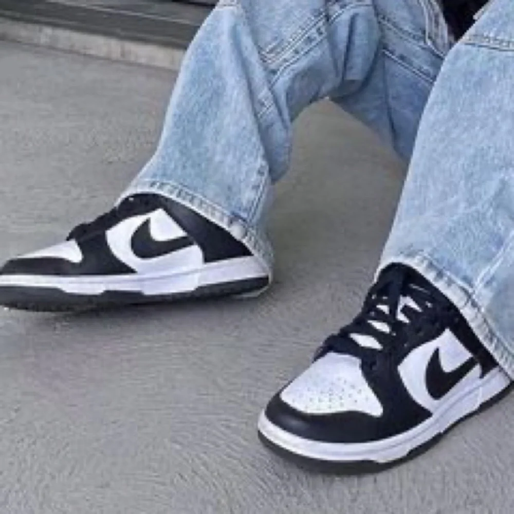 Black Dunks - Picture 1 of 2